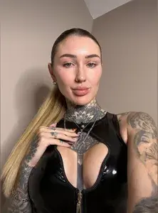 Roxy 👑 SWEET DOMINATION 🟢 NEW profile