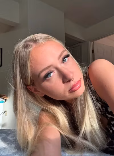 Daisy🌼 | blue eyed blondy!! profile