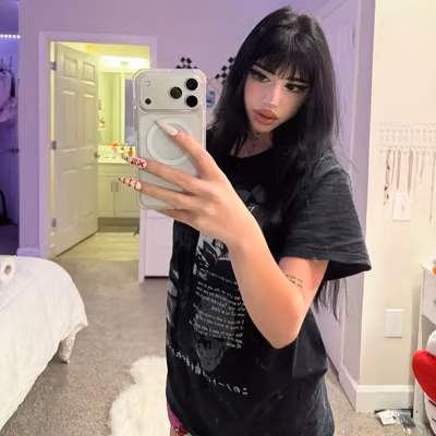 𝔡𝔞𝔦𝔰𝔶 || prettiest goth 🖤 profile