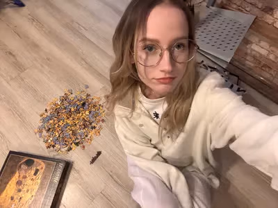 Emily๐18 y.o profile