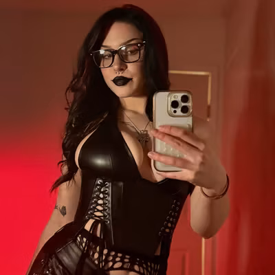 𝐢𝐯𝐲 🕷️ profile